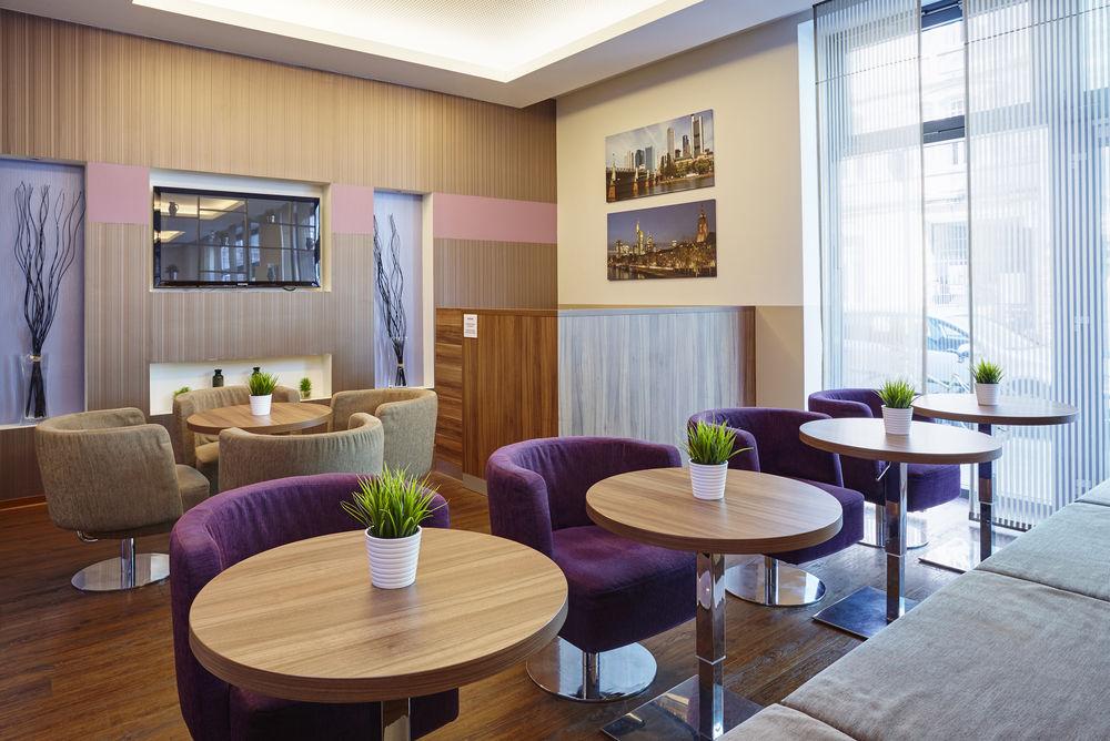 Holiday Inn Express Frankfurt City Hauptbahnhof Франкфурт на Майн Екстериор снимка