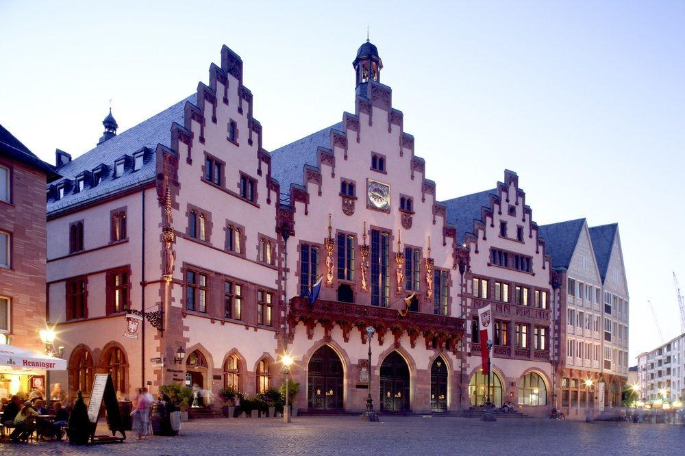 Holiday Inn Express Frankfurt City Hauptbahnhof Франкфурт на Майн Екстериор снимка