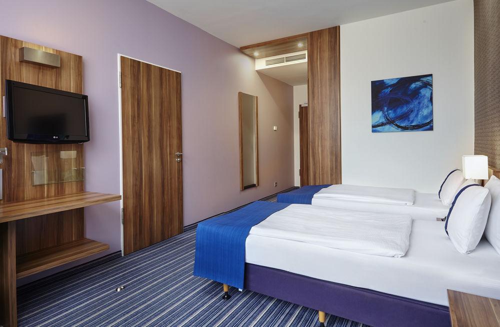 Holiday Inn Express Frankfurt City Hauptbahnhof Франкфурт на Майн Екстериор снимка