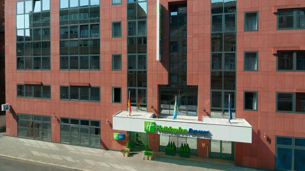 Holiday Inn Express Frankfurt City Hauptbahnhof Франкфурт на Майн Екстериор снимка