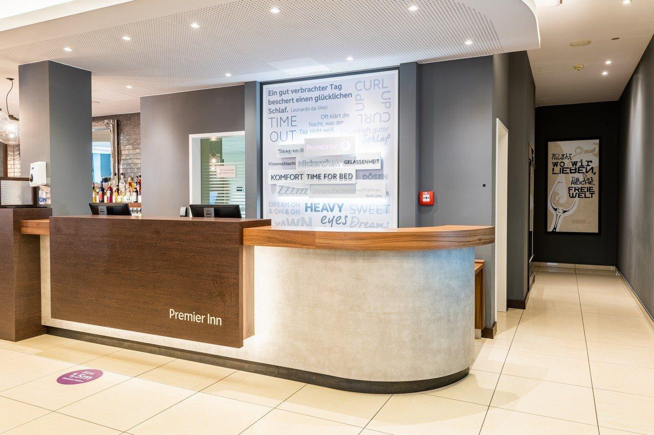 Holiday Inn Express Frankfurt City Hauptbahnhof Франкфурт на Майн Екстериор снимка