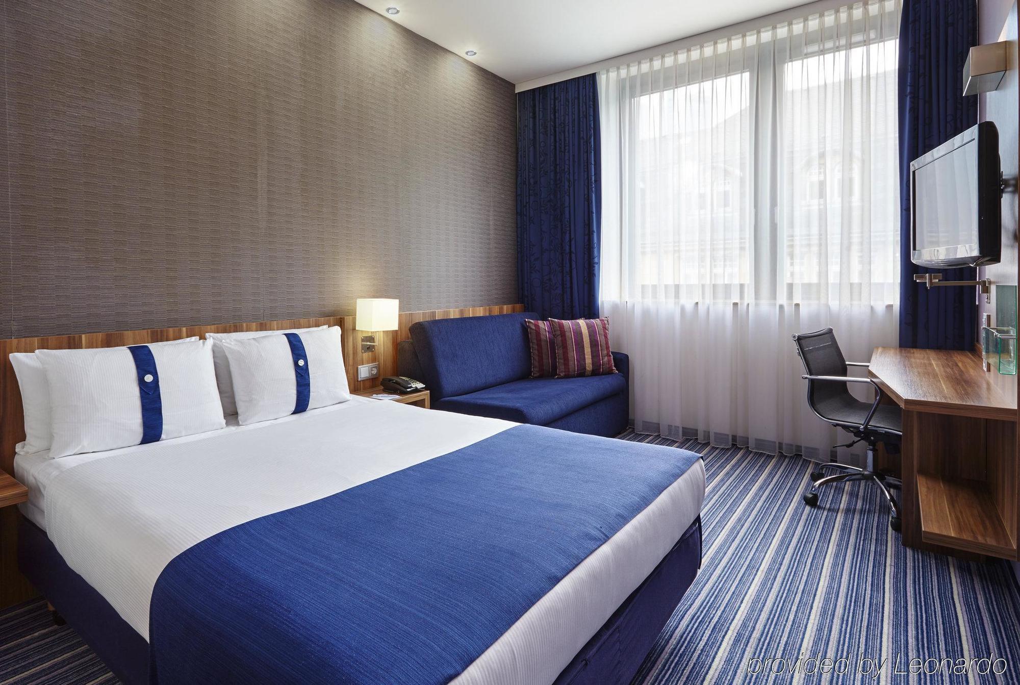 Holiday Inn Express Frankfurt City Hauptbahnhof Франкфурт на Майн Екстериор снимка