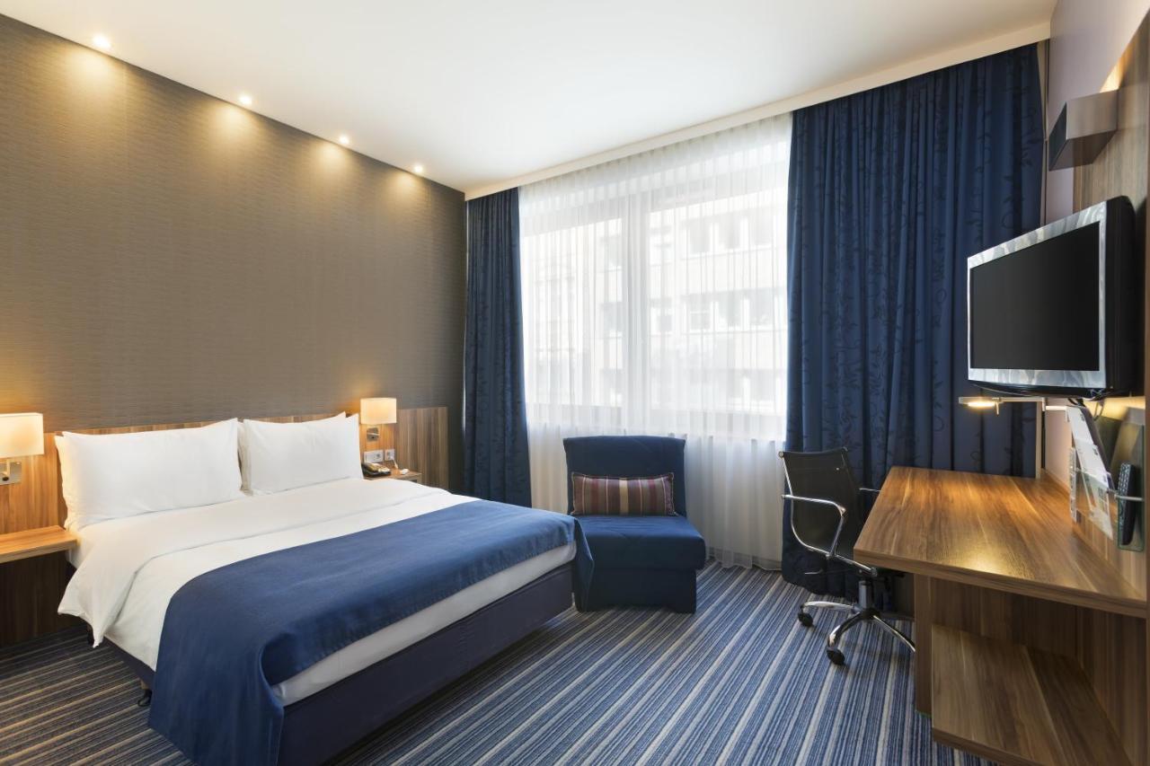 Holiday Inn Express Frankfurt City Hauptbahnhof Франкфурт на Майн Екстериор снимка