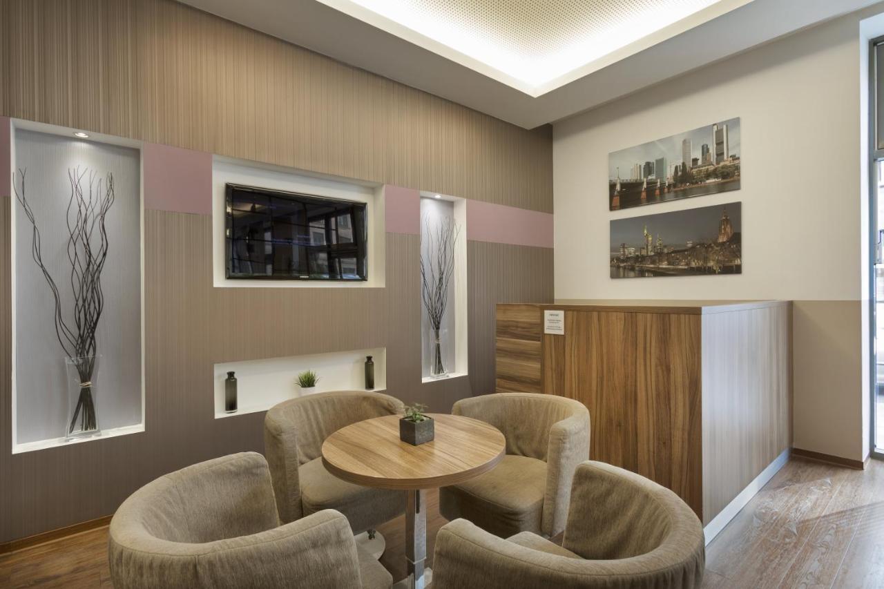 Holiday Inn Express Frankfurt City Hauptbahnhof Франкфурт на Майн Екстериор снимка